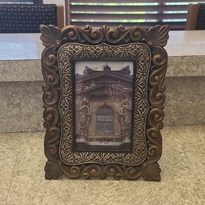 Resign Ornate Gold Picture Frame